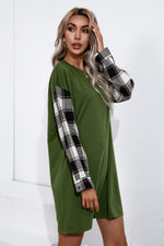 Load image into Gallery viewer, Plaid Sleeve Contrast T-Shirt Dress
