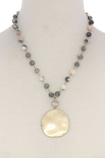 Load image into Gallery viewer, Metal Circle Beaded Short Necklace
