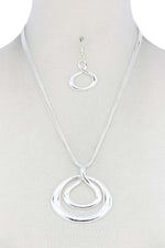 Load image into Gallery viewer, Double Oval Shape Pendant Necklace
