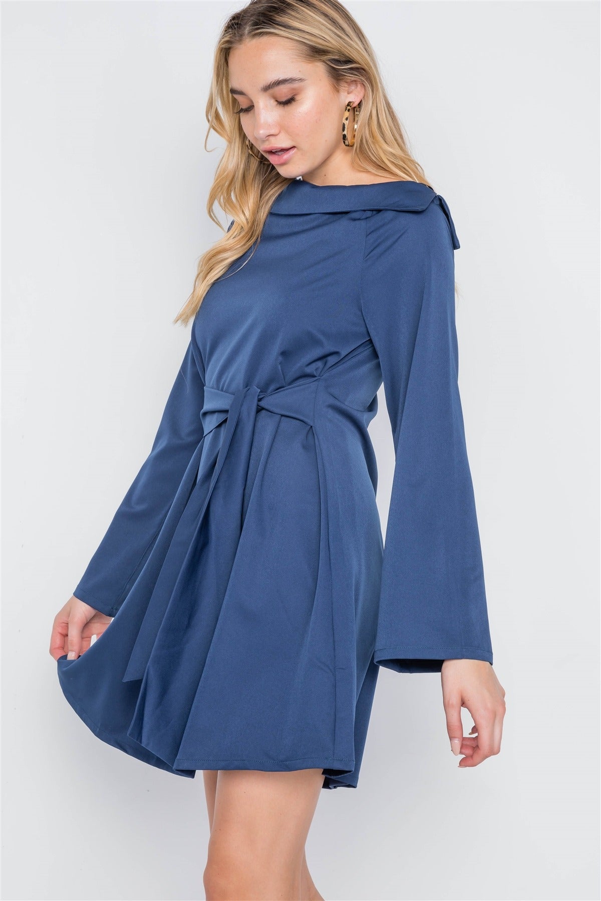 Straight Neck Solid Front-tie Dress