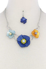 Load image into Gallery viewer, Floral Necklace
