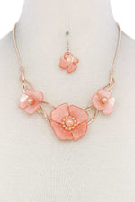 Load image into Gallery viewer, Floral Necklace
