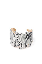 Load image into Gallery viewer, Leaf Cut Out Pattern Cuff Bracelet
