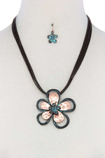 Load image into Gallery viewer, Two Tone Flower Pendant PU Leather Necklace
