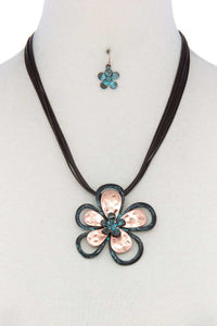 Two Tone Flower Pendant PU Leather Necklace