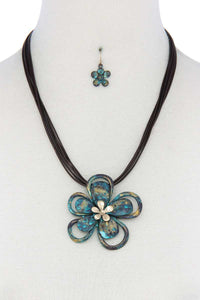 Two Tone Flower Pendant PU Leather Necklace