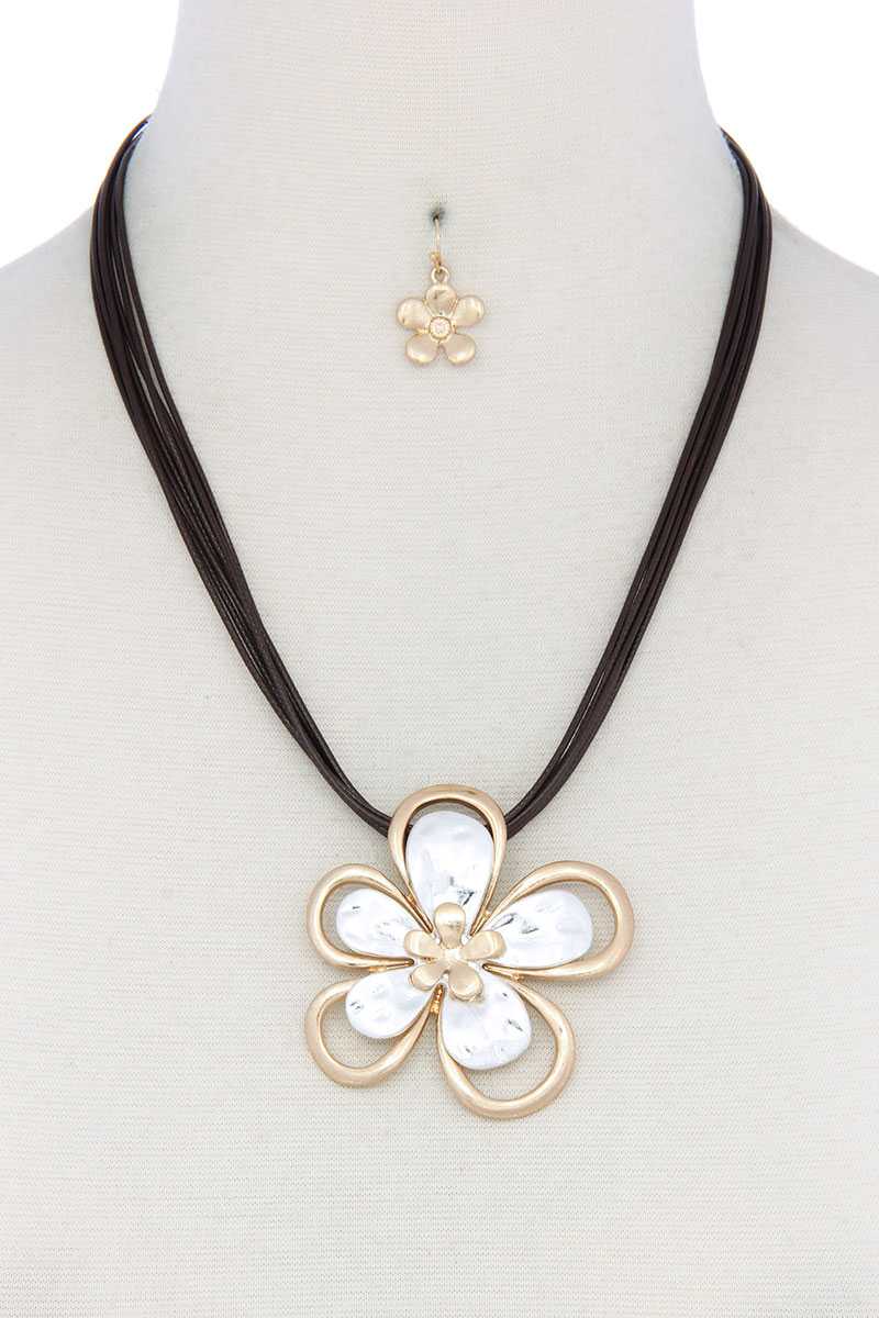 Two Tone Flower Pendant PU Leather Necklace